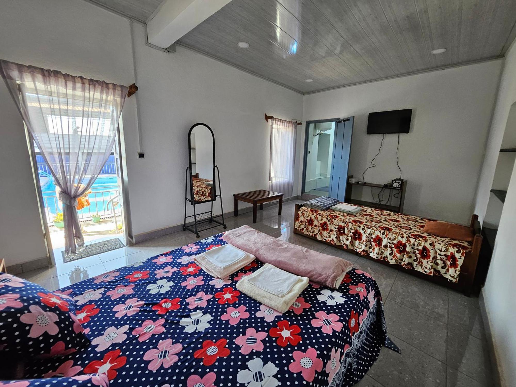 Chez Joel Bed & Breakfast Antsirabe Exterior photo
